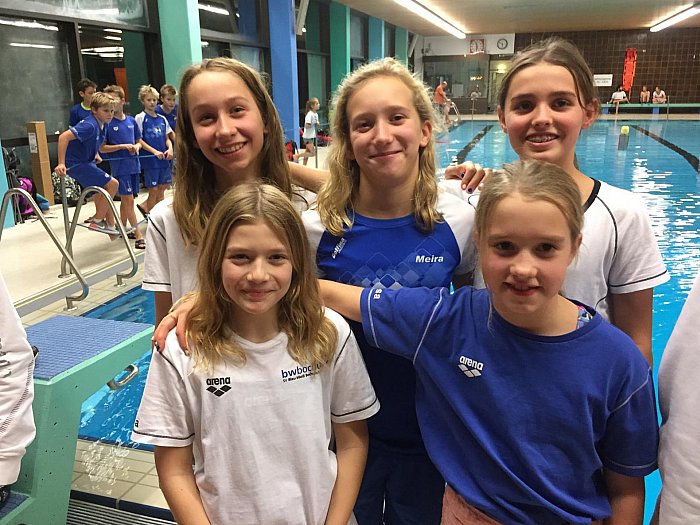 _bwbochum/medien/Schwimmen/DMSJ_Siegerehrung_D-Jugend_weiblich_1_Mannschaft.jpg