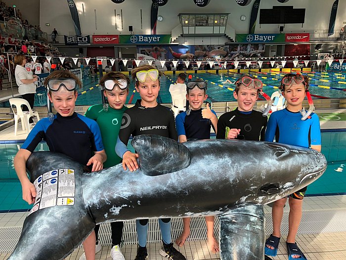_bwbochum/medien/Schwimmen/Schwimmen_Fotos-2019/DMSJ-NRW-2019-D-Jugend-Taucher.jpg