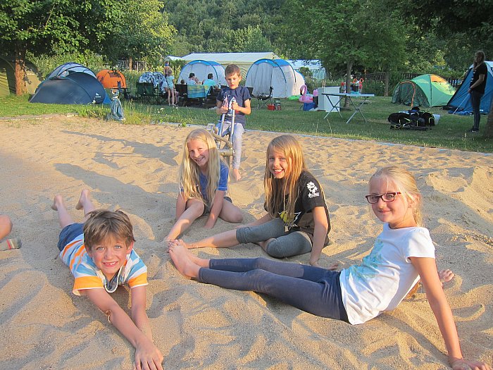 _bwbochum/medien/Schwimmen/Schwimmen_Fotos-2019/Meschede_2019_SWF1_im_Sand.jpg