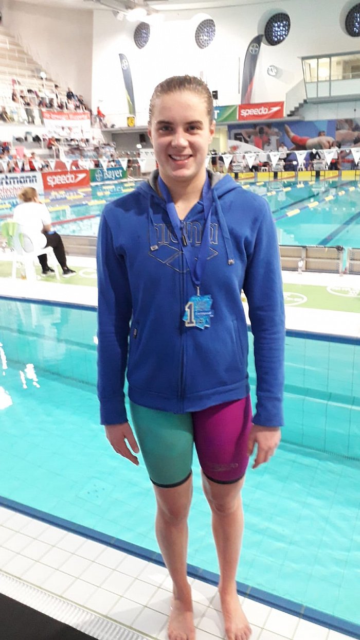 _bwbochum/medien/Schwimmen/Schwimmen_Fotos-2019/NRW-KuBa-2019_200B-Anna-Medaille.jpg