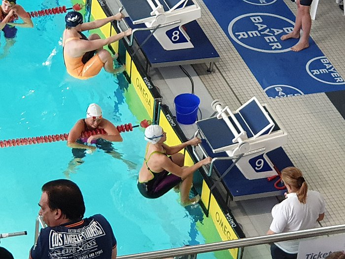 _bwbochum/medien/Schwimmen/Schwimmen_Fotos-2019/NRW-KuBa-2019_Lilly-Rueckenstart.jpg