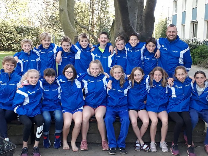_bwbochum/medien/Schwimmen/Schwimmen_Fotos-2019/TL_2019_NRW_Team-Foto_Sponsorenjacke.jpg