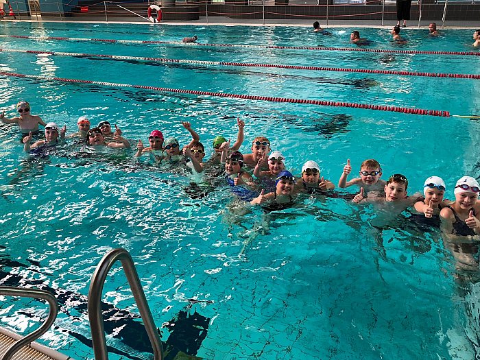 _bwbochum/medien/Schwimmen/Schwimmen_Fotos-2019/TL_2019_SWF1_Mannschaft_im_Wasser.jpg
