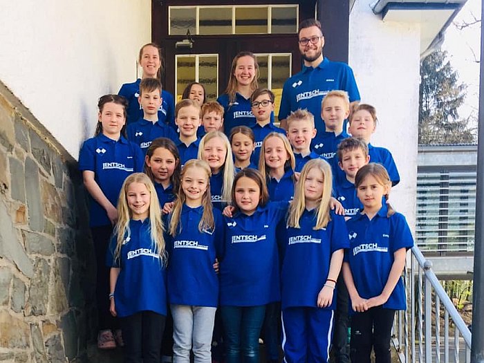 _bwbochum/medien/Schwimmen/Schwimmen_Fotos-2019/TL_2019_SWF1_Team_auf_Treppe.jpg