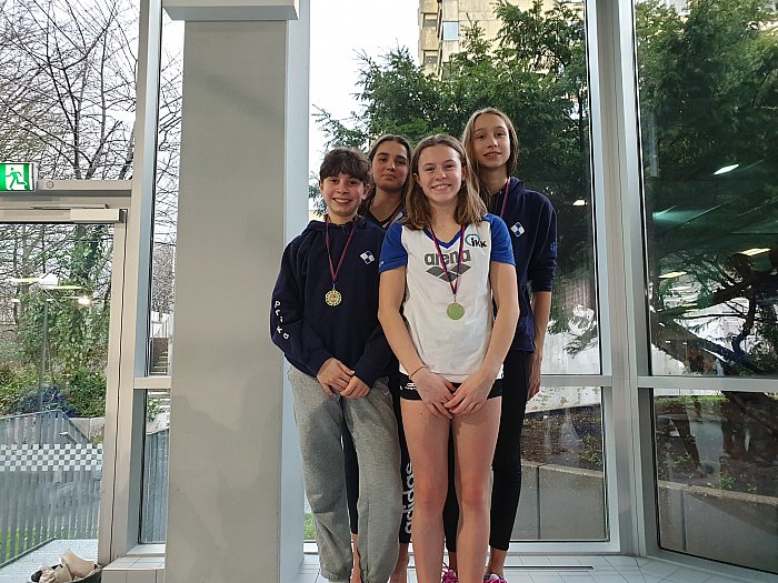 _bwbochum/medien/Schwimmen/Schwimmen_Fotos-2020/2020_02_02-Langstreckenmeeting-Staffelsieger-Jg06-07weiblich.jpg