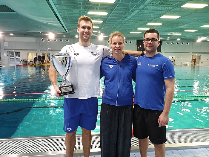 _bwbochum/medien/Schwimmen/Schwimmen_Fotos-2020/2020_02_02-Langstreckenmeeting-Trainer-Betreuerin.jpg