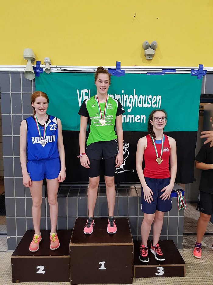 _bwbochum/medien/bilder_2018/2018_fotos_schwimmen/2018_12_16-SWF-100Rw-Siegerehrung2004-Wichtermann.jpg