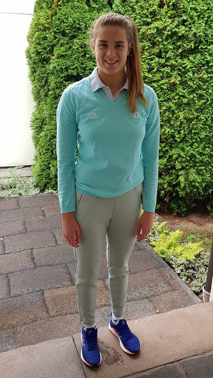 _bwbochum/medien/bilder_2018/2018_fotos_schwimmen/YOG-Anna-Flug-Kleidung.jpg